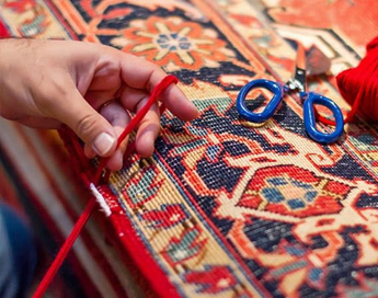 خدمات تخصصی و حرفه ای رفوی فرش در قالیشویی میدان گلها
